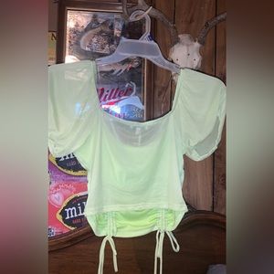 Size medium iris top